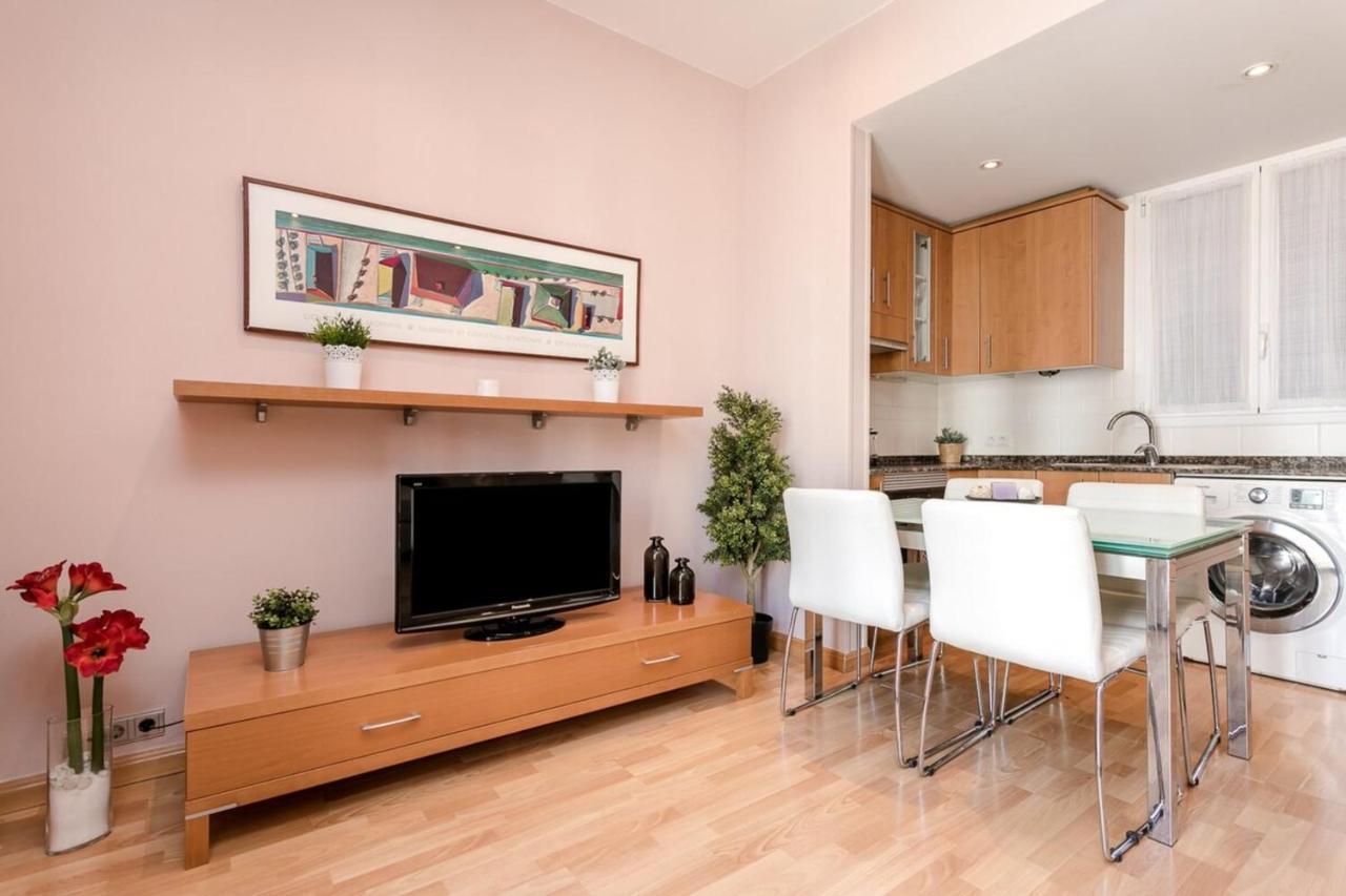 Fantastic 2 Bedroom 5 Minutes By Car From Plaza Catalunya Leilighet *